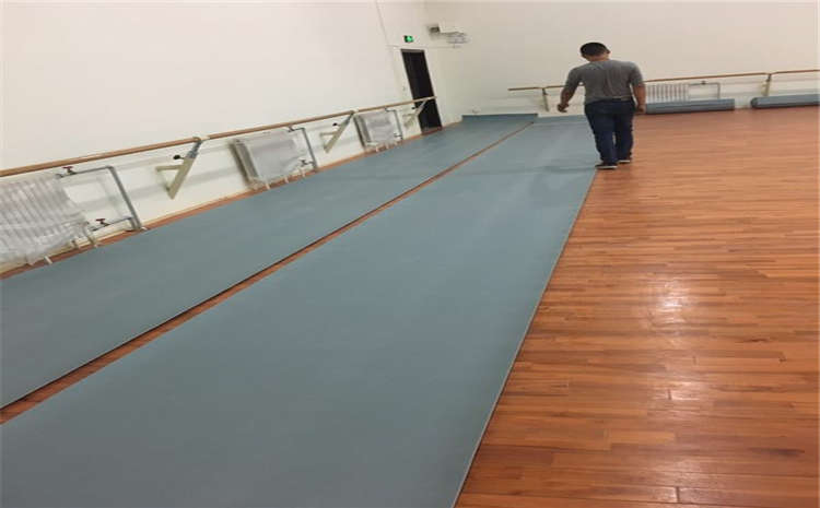 青海專用實(shí)木運(yùn)動(dòng)地板打磨翻新
