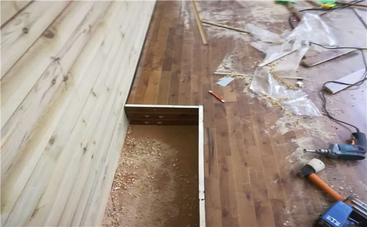 單層龍骨結構籃球館木地板多少錢一平？