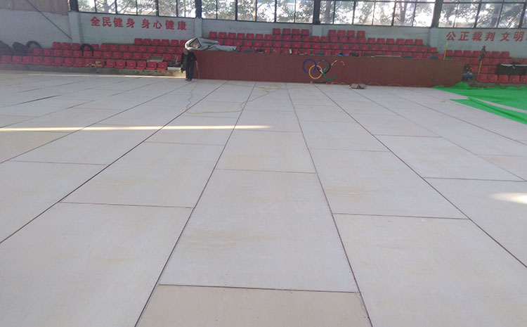 保養(yǎng)指接板實(shí)木運(yùn)動(dòng)地板時(shí)禁止打蠟